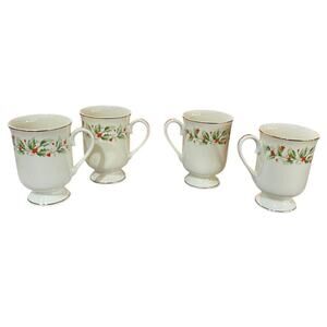 R.H. Macy & Co Pedestal Mug Set of 4 (original box) Holiday Holly Berry #6238